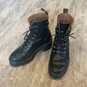 Dr. Marten Leona Boots size 6